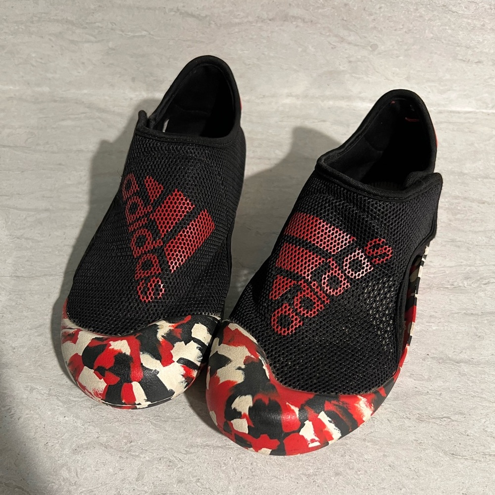Adidas Altaventure 2.0 Water Shoes Sandals Kid size 1 Black/Vivid Red/White